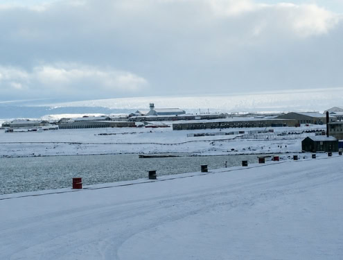 Discussion about why Greenlanders would accept a U.S. deal