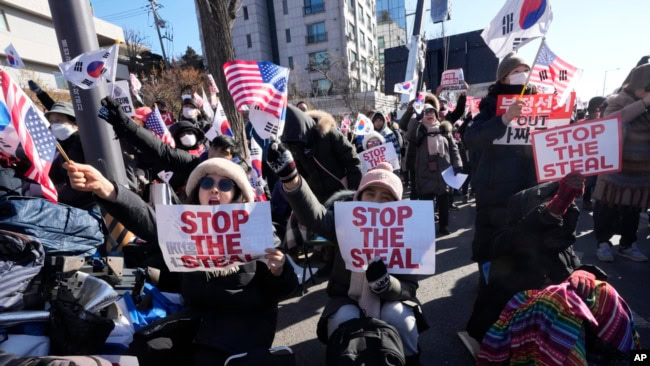 Supporters of impeached South Korean President Yoon Suk Yeol shout slogans during a rally to oppose his impeachment near the presidential residence in Seoul, South Korea, Jan. 10, 2025.